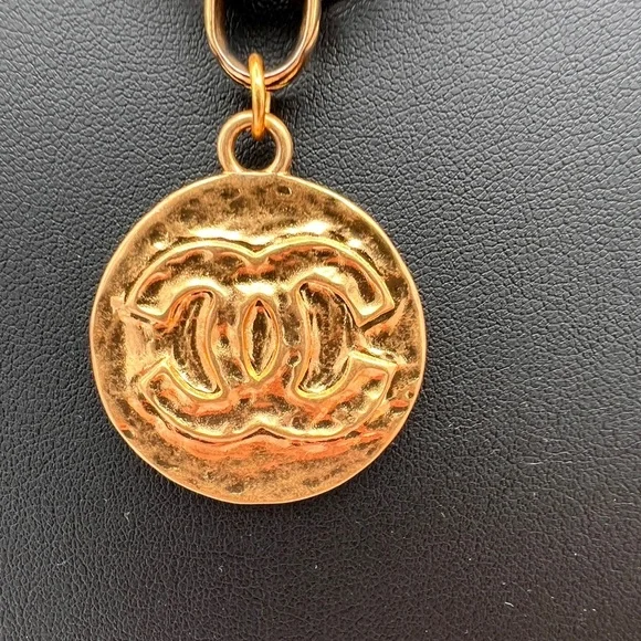 CHANEL Vintage 24k Gold Plated Necklace - Picture 2 of 8